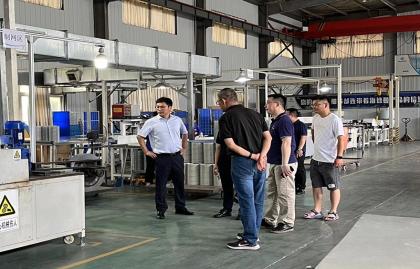 I leader di XCMG, Zoomlion e Liugong visitarono il workshop HEADMAN